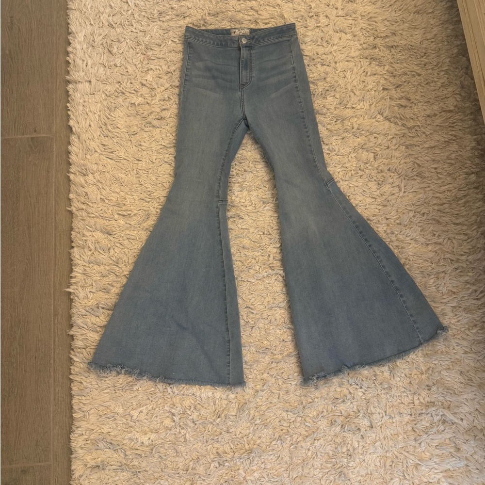 Free People Float on Flares …..Flared Blue Jeans.NWOT - Picture 7 of 13